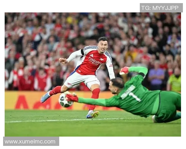 友谊赛回顾：里昂逆转阿森纳红牌事件引发全场热议与战术分析