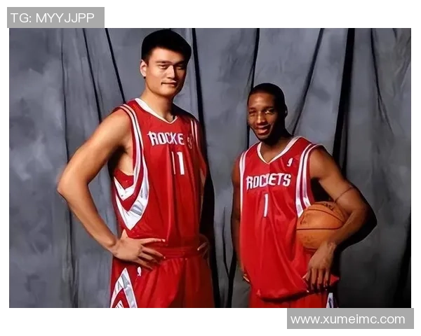 姚明在篮球场上的辉煌与岁月流逝的无情对比之旅