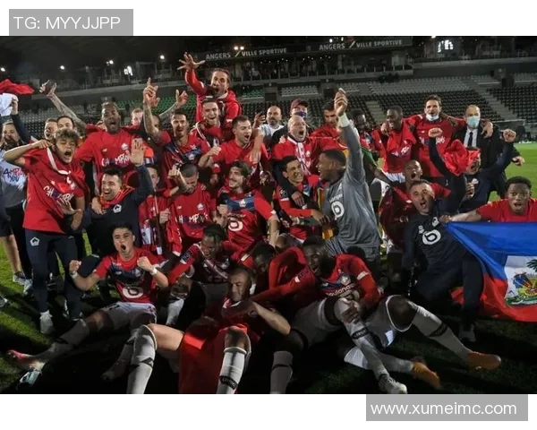 国王杯精彩对决曼联大胜AC米兰神扑瞬间引发全场狂欢