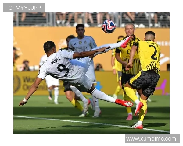 欧冠经典对决皇马4-0曼联帽子戏法引爆全场激情回顾